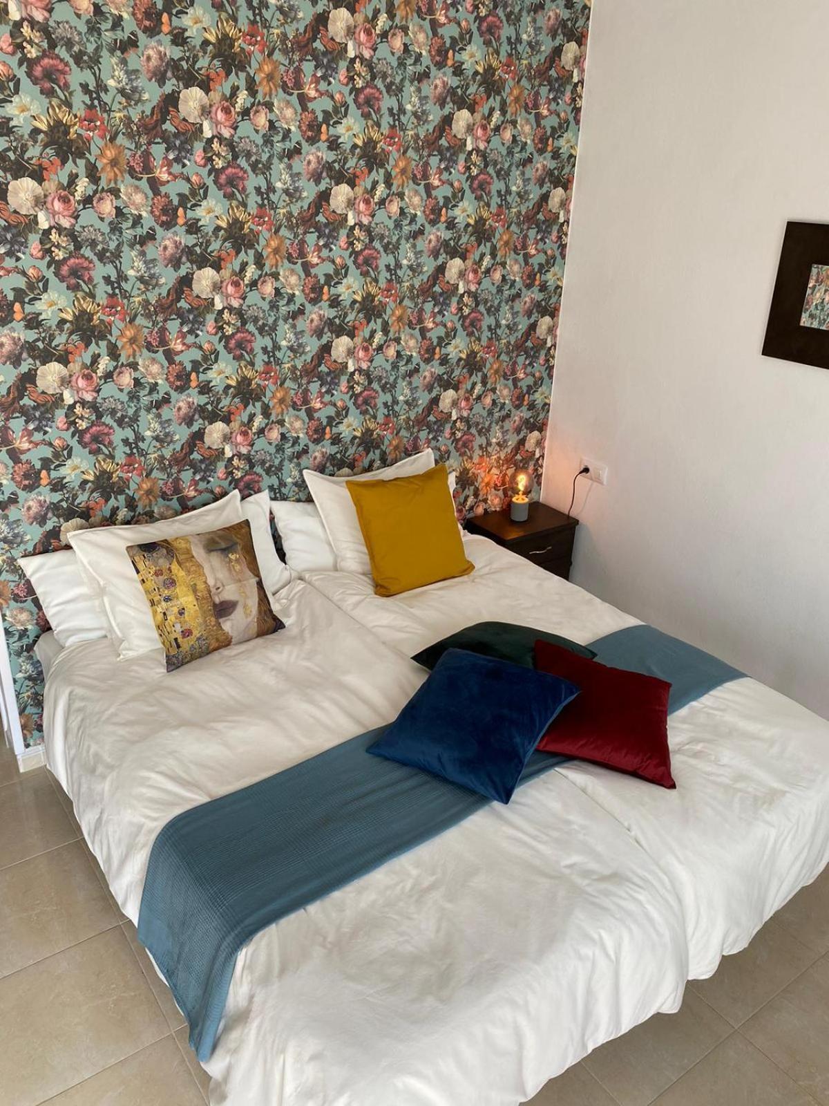 B&B Casa Blanca Oria Bagian luar foto