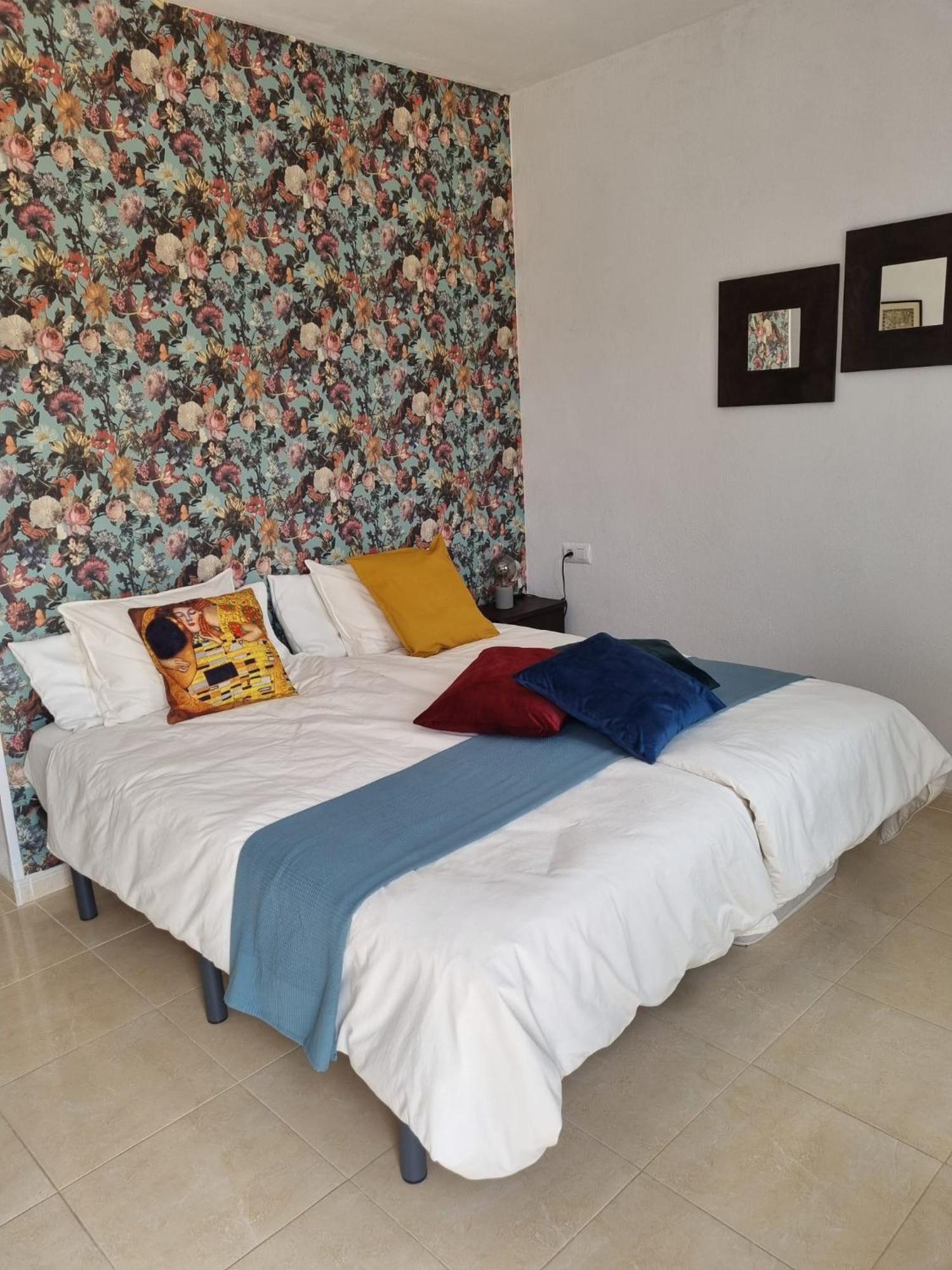 B&B Casa Blanca Oria Bagian luar foto